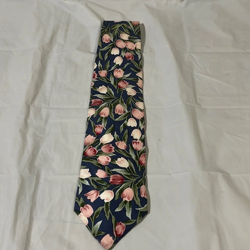 Nameless men’s tulip tie 100% silk like new 4”W x 58L. Tie makes a statement! - Picture 1 of 6